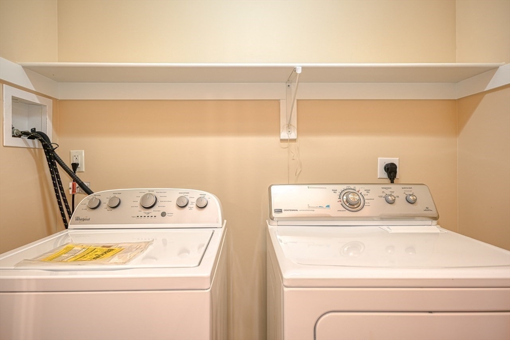 Norfolk, Massachusetts 02056, United States, 2 Bedrooms Bedrooms, ,2 BathroomsBathrooms,Residential,Pending,107049