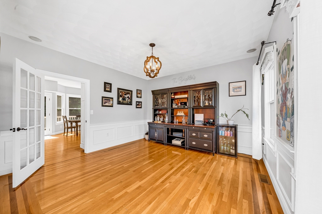3 Suffolk Cir