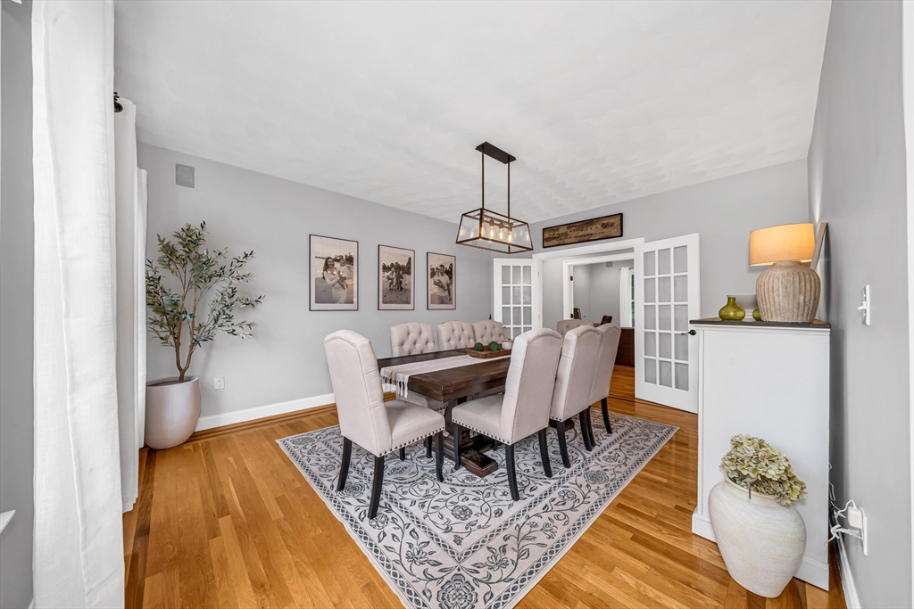 3 Suffolk Cir