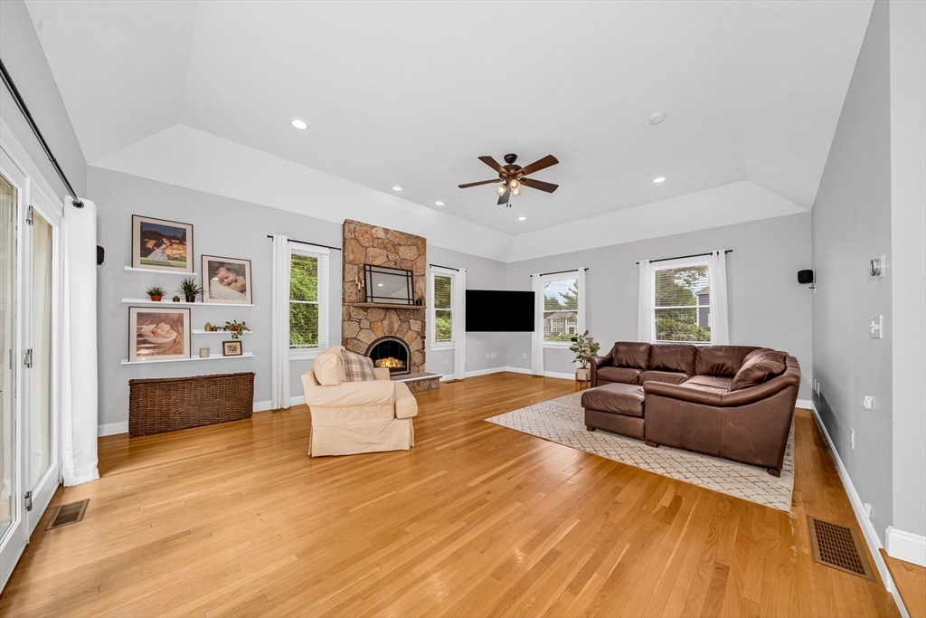 3 Suffolk Cir