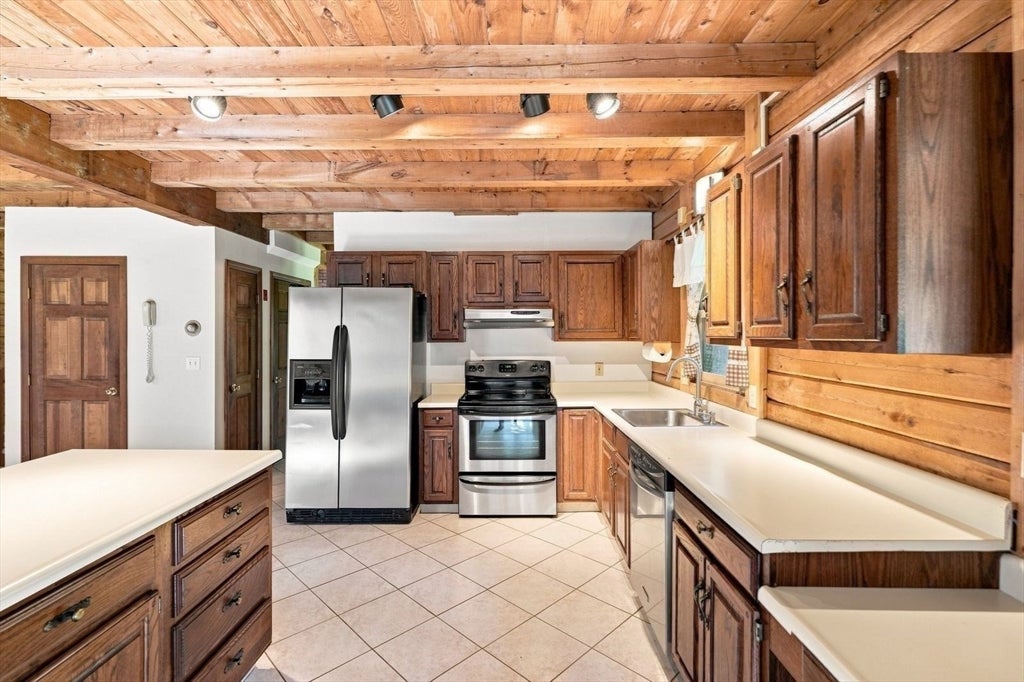 100 Pine St, Douglas, MA, 100 Pine St, Douglas, MA Photo #22