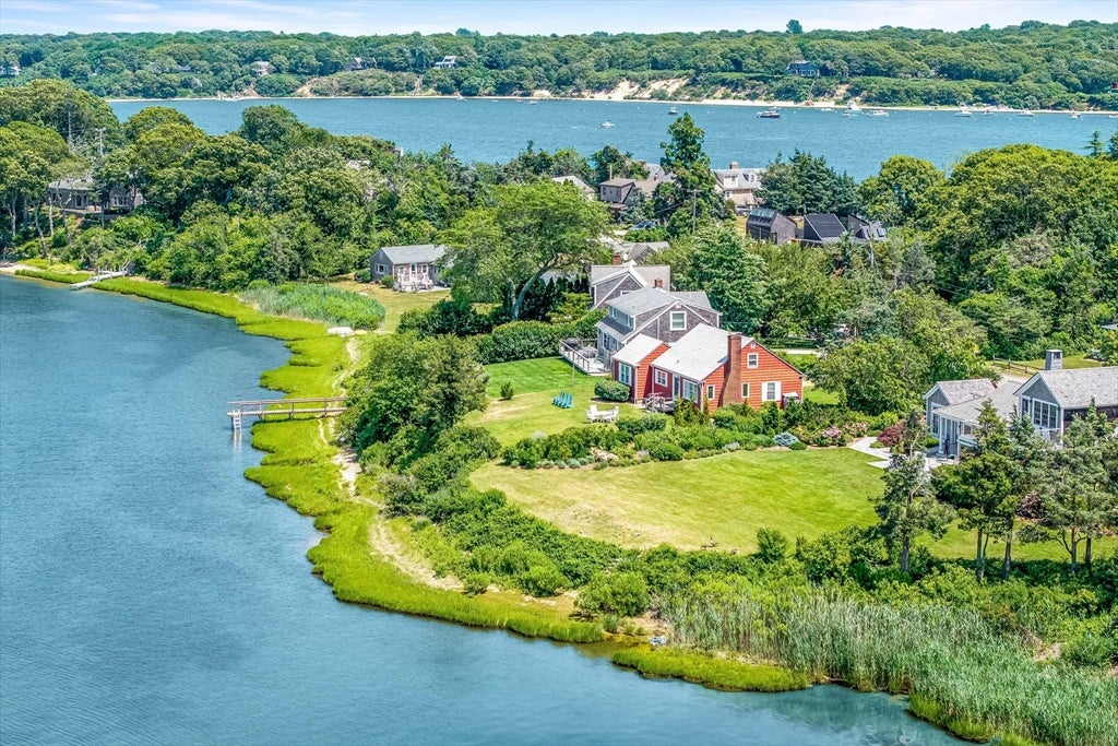 36 Hines Point Rd