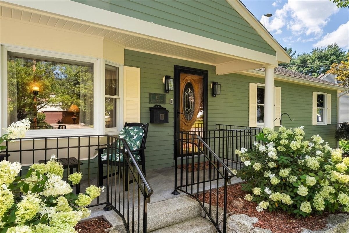 131 Pine Grove Ave