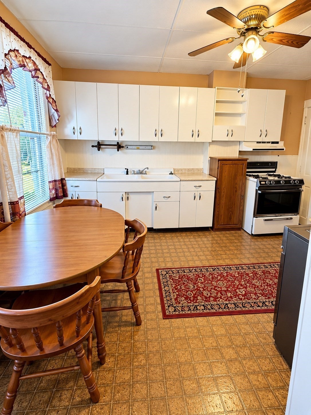 225 Suffolk St, Holyoke, MA Photo #3