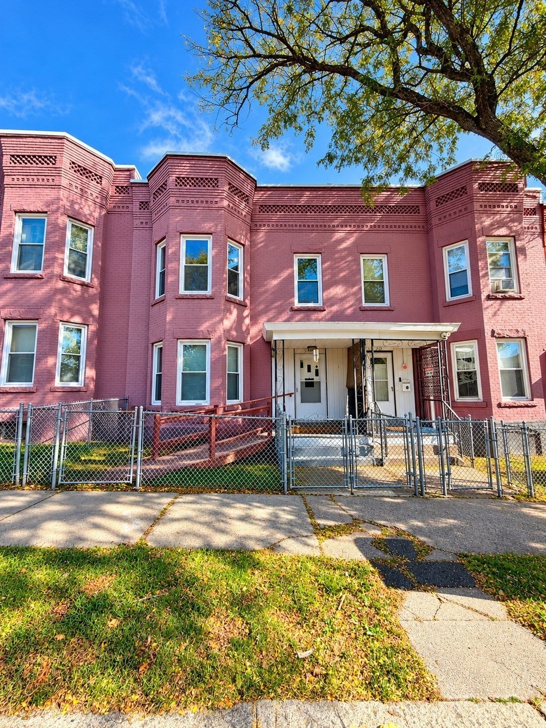 225 Suffolk St, Holyoke, MA Photo #2