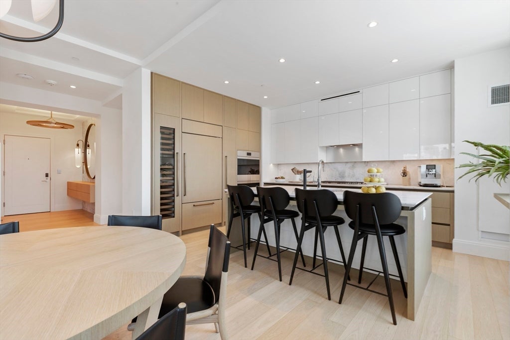 380 Harrison Ave 12J