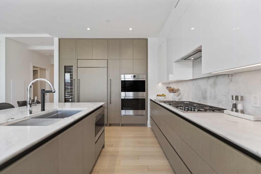 380 Harrison Ave 12J