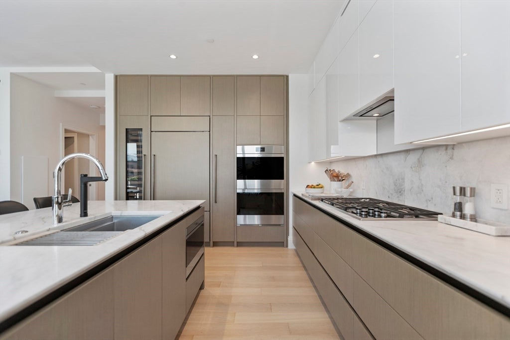 380 Harrison Ave 12J