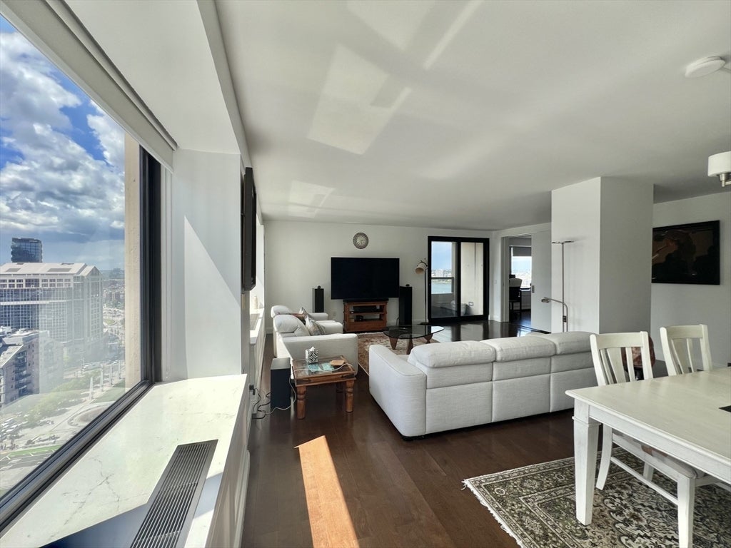 65 E India Row 23B