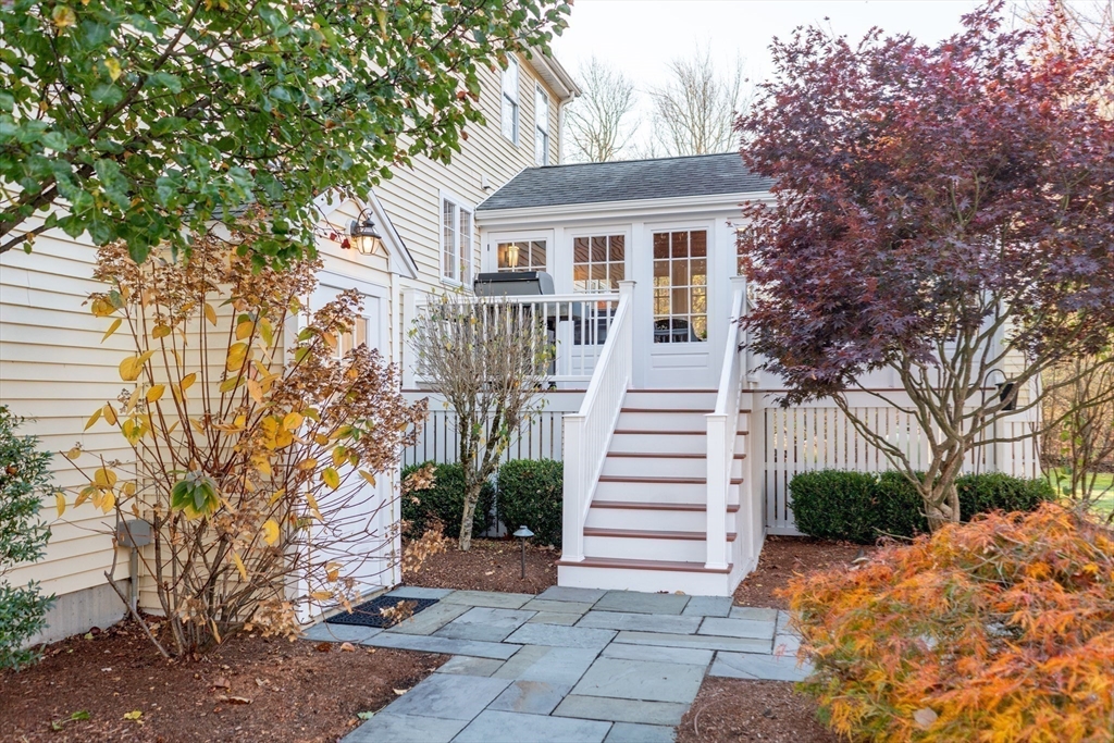 Franklin, Massachusetts 02038, United States, 5 Bedrooms Bedrooms, ,4 BathroomsBathrooms,Residential,Pending,78005