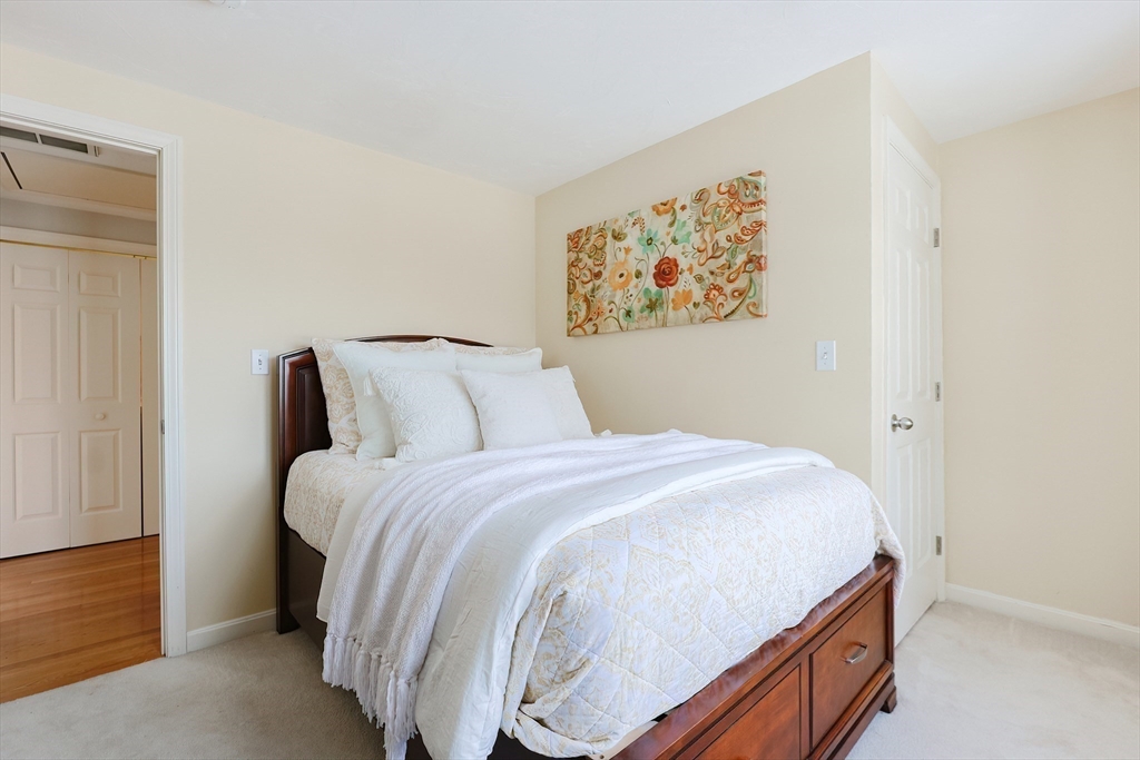 Franklin, Massachusetts 02038, United States, 5 Bedrooms Bedrooms, ,4 BathroomsBathrooms,Residential,Pending,78005