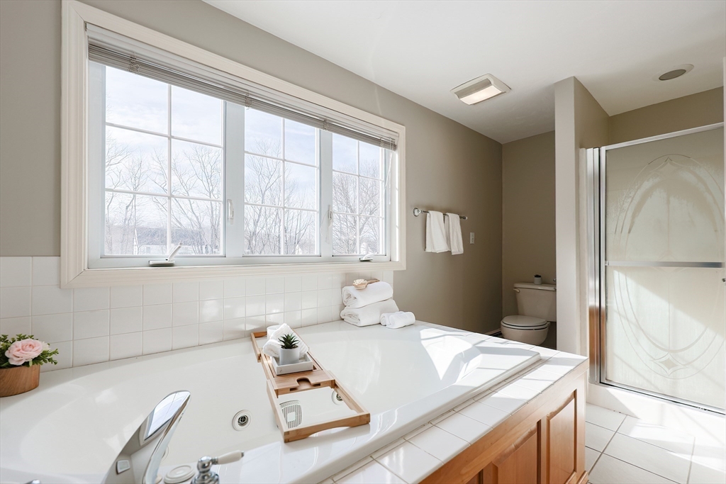 Franklin, Massachusetts 02038, United States, 5 Bedrooms Bedrooms, ,4 BathroomsBathrooms,Residential,Pending,78005