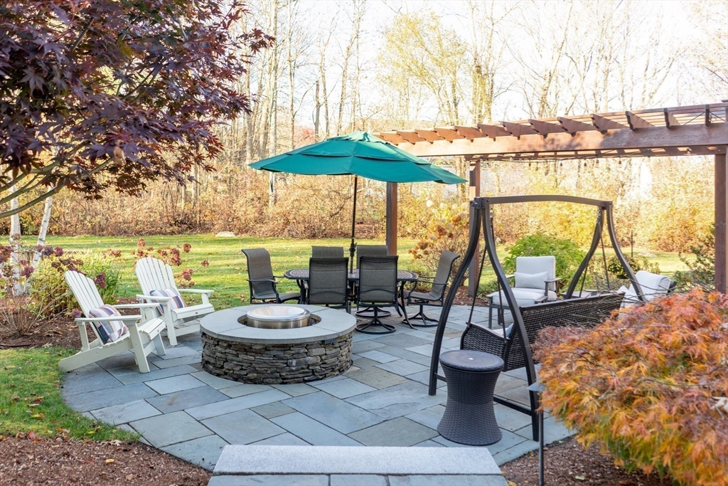 Franklin, Massachusetts 02038, United States, 5 Bedrooms Bedrooms, ,4 BathroomsBathrooms,Residential,Pending,78005