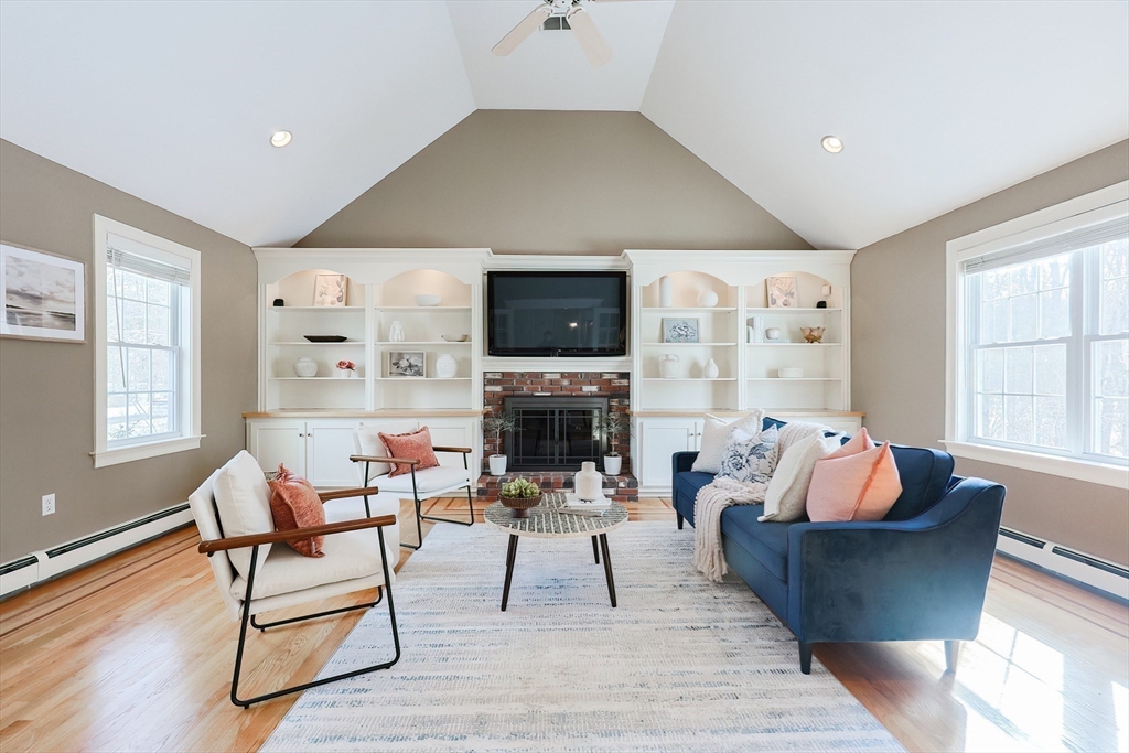 Franklin, Massachusetts 02038, United States, 5 Bedrooms Bedrooms, ,4 BathroomsBathrooms,Residential,Pending,78005