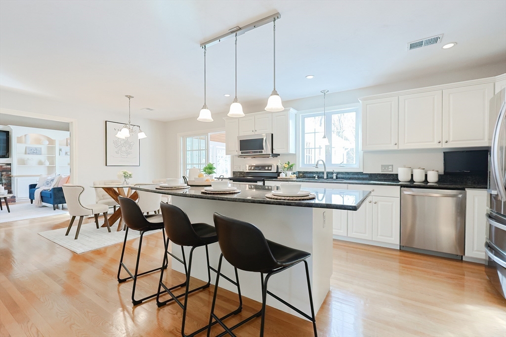 Franklin, Massachusetts 02038, United States, 5 Bedrooms Bedrooms, ,4 BathroomsBathrooms,Residential,Pending,78005