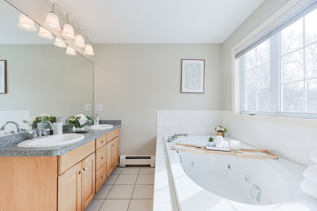 Franklin, Massachusetts 02038, United States, 5 Bedrooms Bedrooms, ,4 BathroomsBathrooms,Residential,Pending,78005