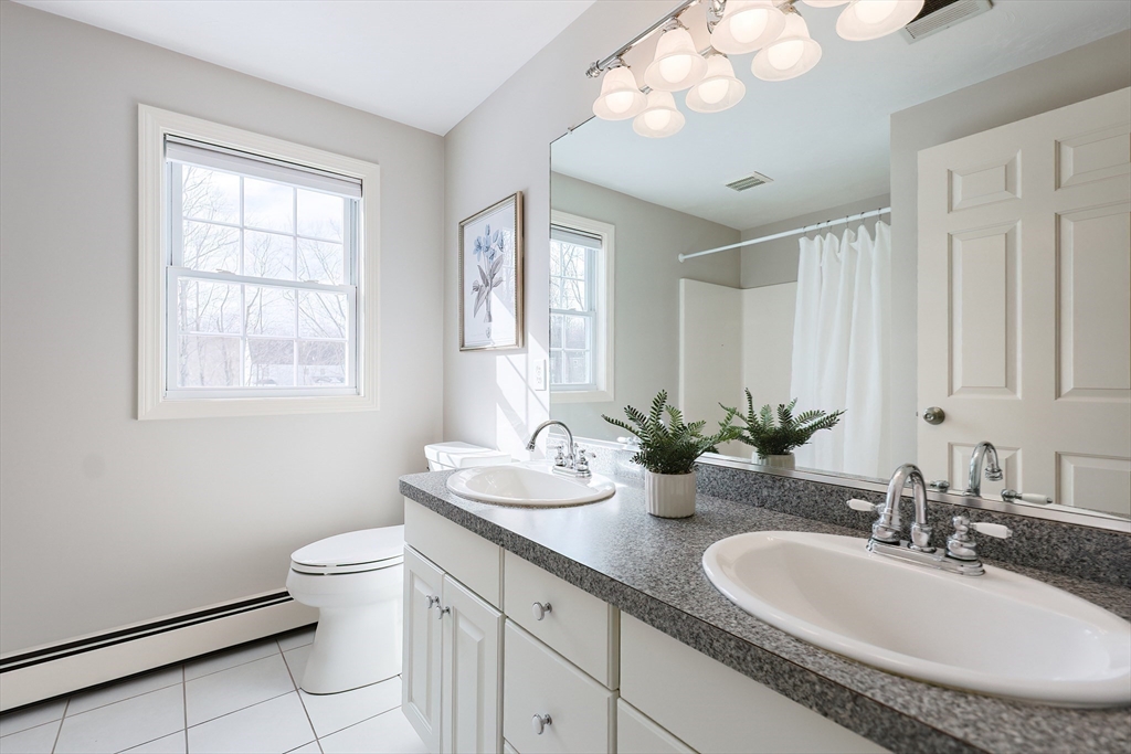 Franklin, Massachusetts 02038, United States, 5 Bedrooms Bedrooms, ,4 BathroomsBathrooms,Residential,Pending,78005