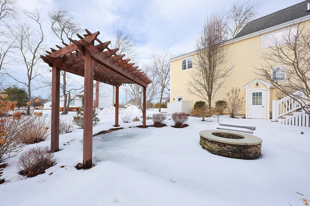 Franklin, Massachusetts 02038, United States, 5 Bedrooms Bedrooms, ,4 BathroomsBathrooms,Residential,Pending,78005