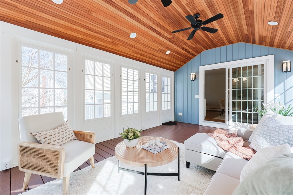 Franklin, Massachusetts 02038, United States, 5 Bedrooms Bedrooms, ,4 BathroomsBathrooms,Residential,Pending,78005