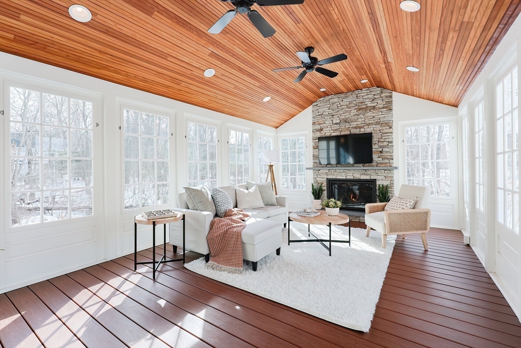 Franklin, Massachusetts 02038, United States, 5 Bedrooms Bedrooms, ,4 BathroomsBathrooms,Residential,Pending,78005