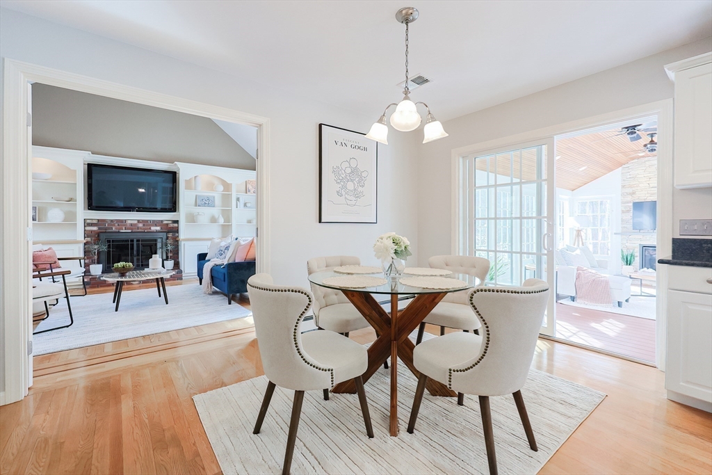 Franklin, Massachusetts 02038, United States, 5 Bedrooms Bedrooms, ,4 BathroomsBathrooms,Residential,Pending,78005