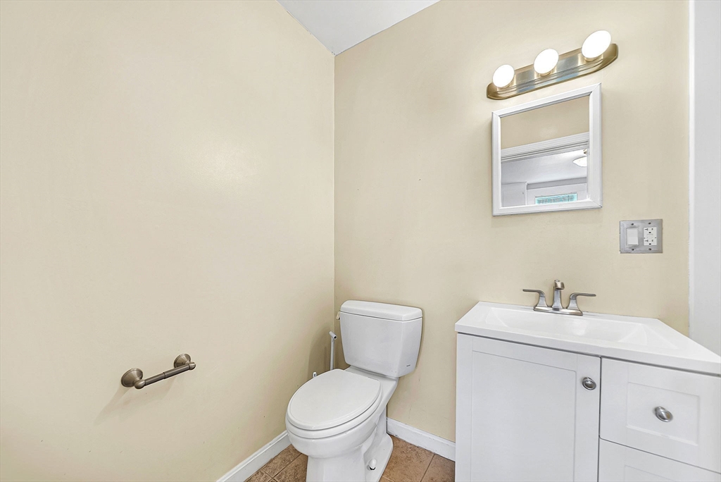 Needham, Massachusetts 02492, United States, 3 Bedrooms Bedrooms, ,1 BathroomBathrooms,Residential,Active,156430