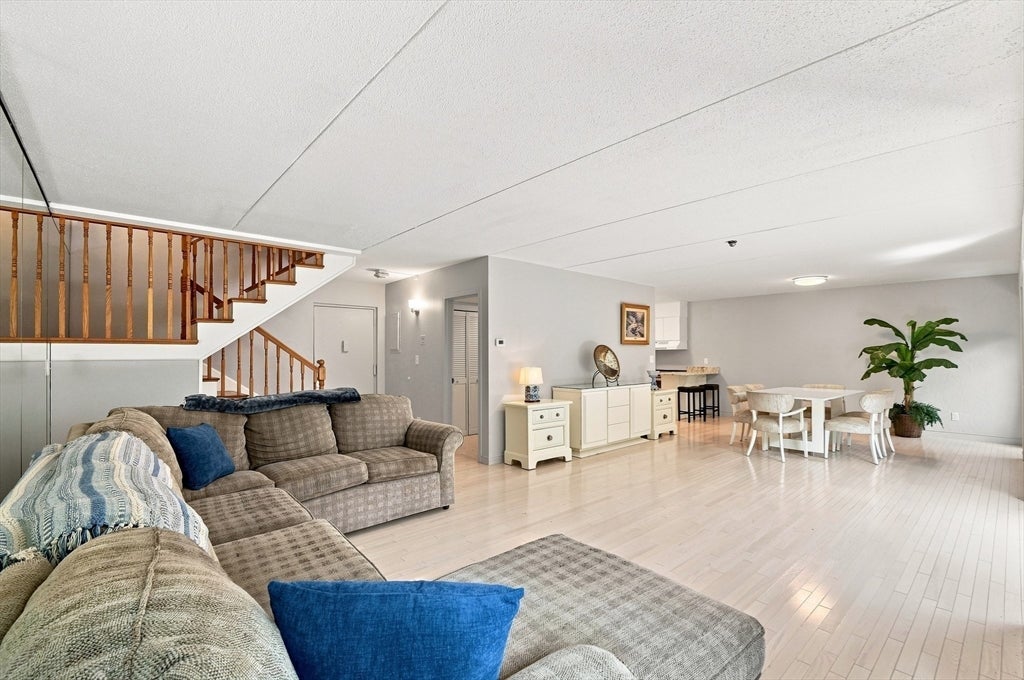 55 Tall Oaks Drive L8