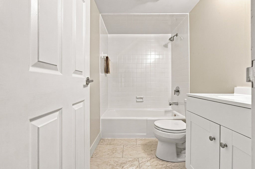 55 Tall Oaks Drive #L8, Weymouth, MA Photo #23