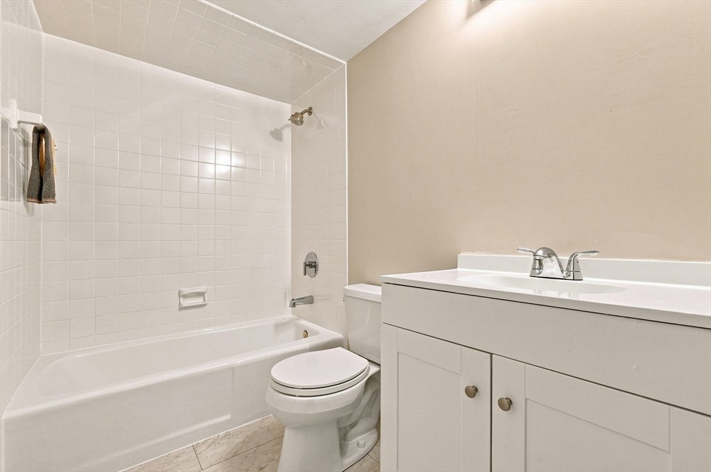 55 Tall Oaks Drive #L8, Weymouth, MA Photo #24