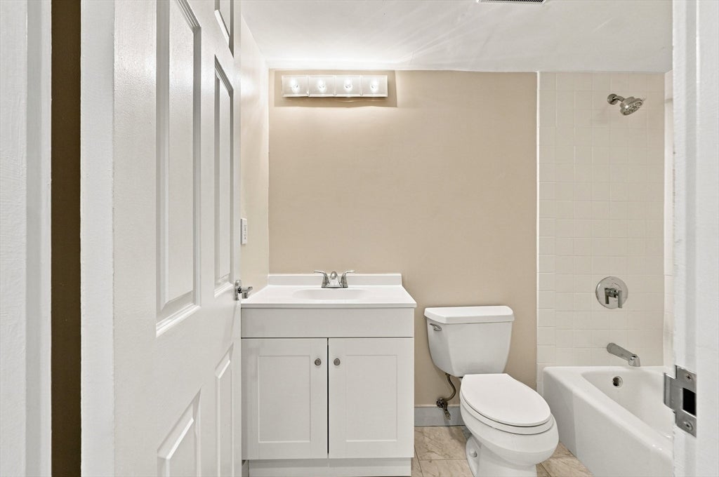 55 Tall Oaks Drive #L8, Weymouth, MA Photo #19
