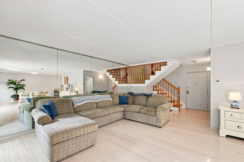 55 Tall Oaks Drive L8