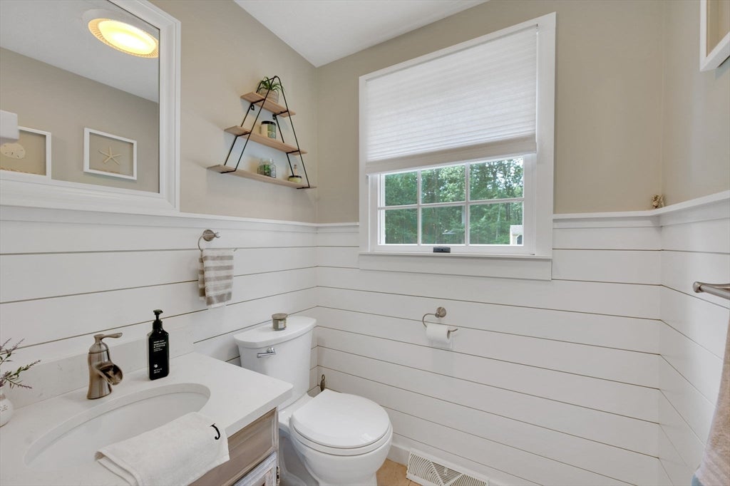 86 Edgewater Dr, Pembroke, MA, 86 Edgewater Dr, Pembroke, MA Photo #18