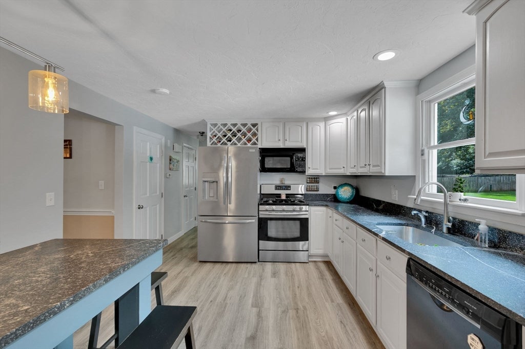 86 Edgewater Dr, Pembroke, MA, 86 Edgewater Dr, Pembroke, MA Photo #10