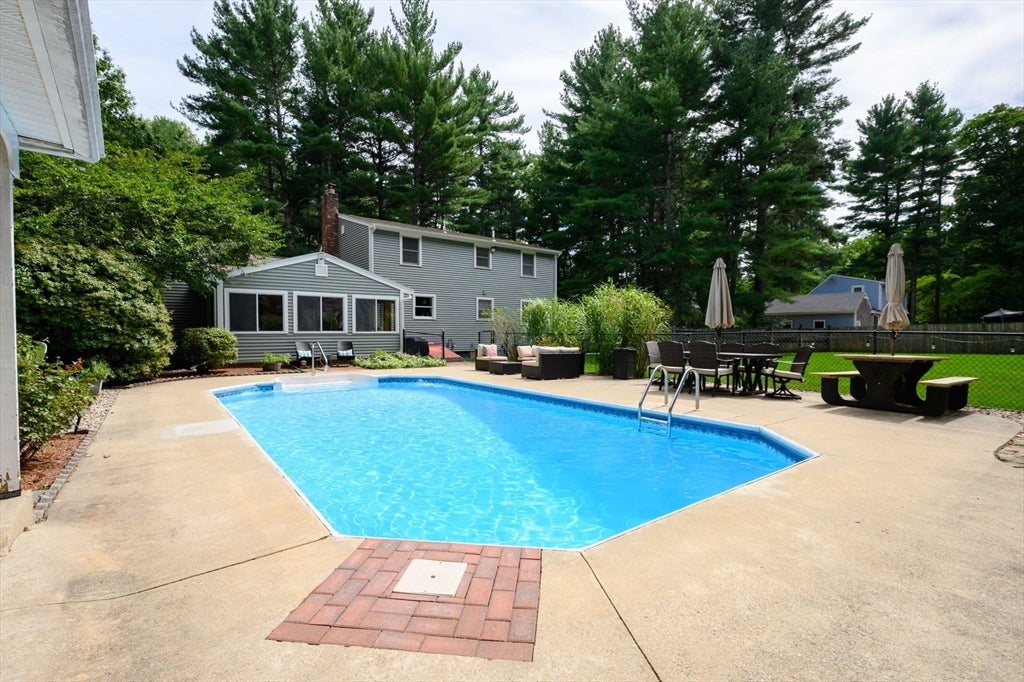 86 Edgewater Dr, Pembroke, MA, 86 Edgewater Dr, Pembroke, MA Photo #30
