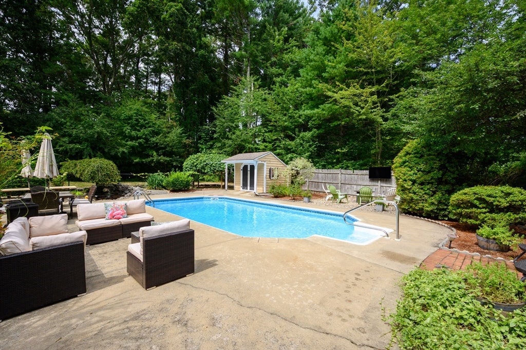 86 Edgewater Dr, Pembroke, MA, 86 Edgewater Dr, Pembroke, MA Photo #28