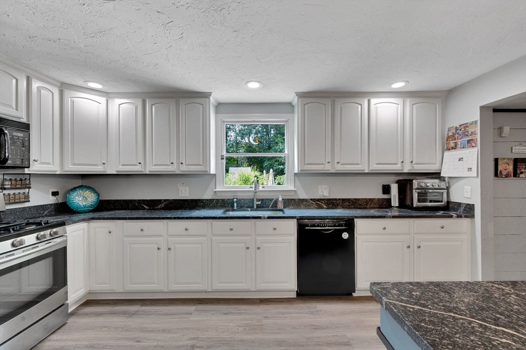 86 Edgewater Dr, Pembroke, MA, 86 Edgewater Dr, Pembroke, MA Photo #11