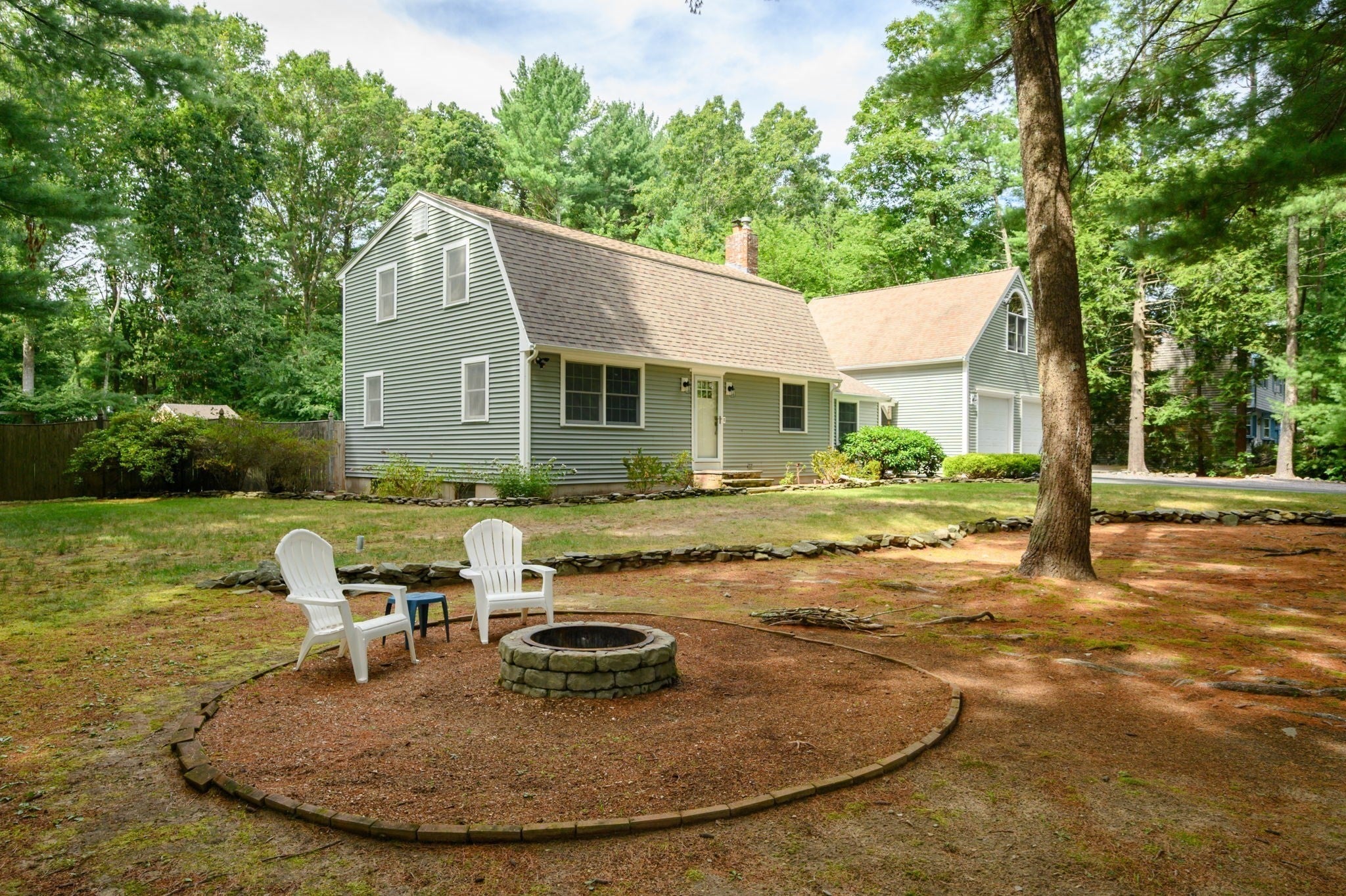 86 Edgewater Dr