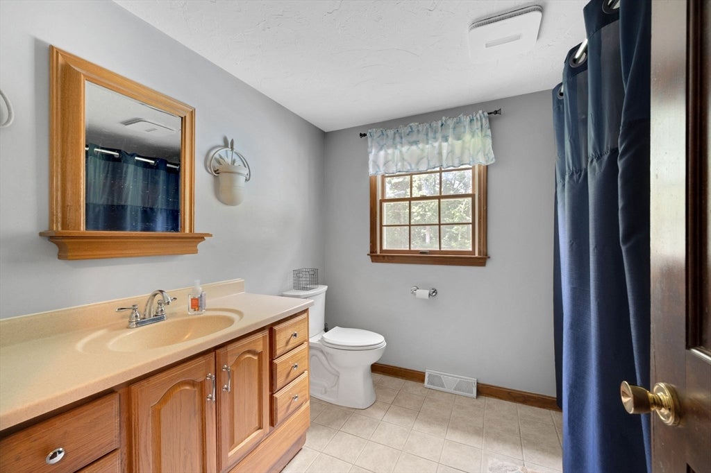 86 Edgewater Dr, Pembroke, MA, 86 Edgewater Dr, Pembroke, MA Photo #21