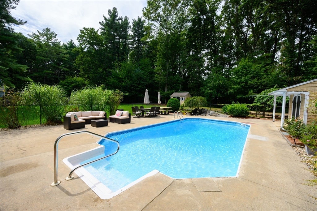 86 Edgewater Dr, Pembroke, MA, 86 Edgewater Dr, Pembroke, MA Photo #29