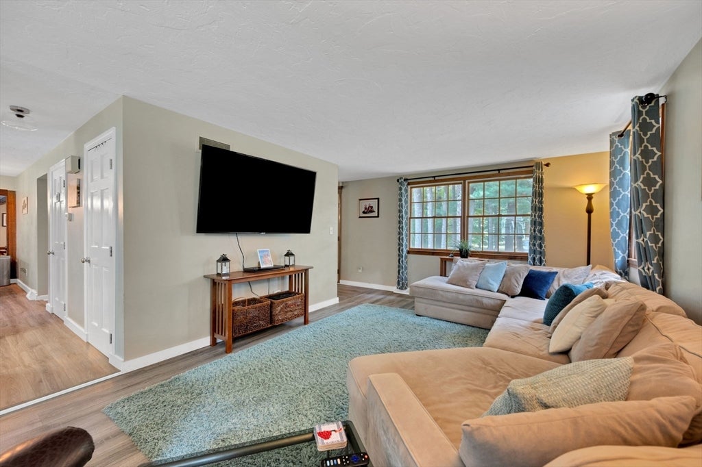86 Edgewater Dr, Pembroke, MA, 86 Edgewater Dr, Pembroke, MA Photo #15