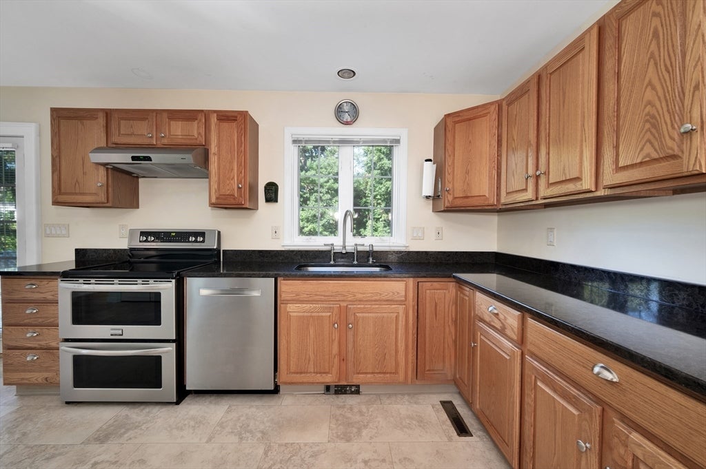 22 Winter St, Holbrook, MA, 22 Winter St, Holbrook, MA Photo #6