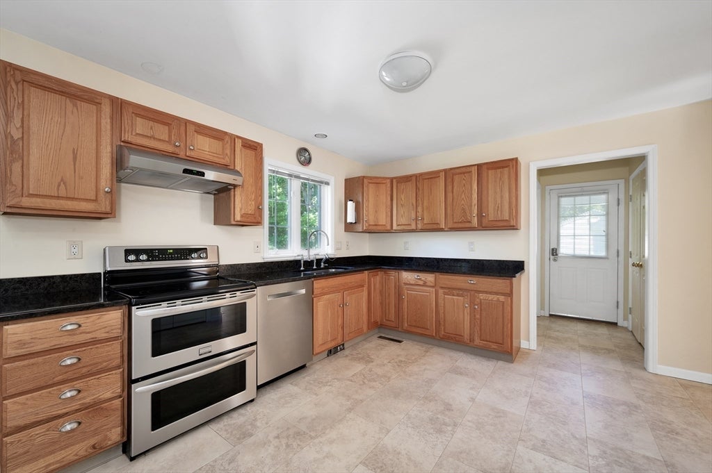 22 Winter St, Holbrook, MA, 22 Winter St, Holbrook, MA Photo #11