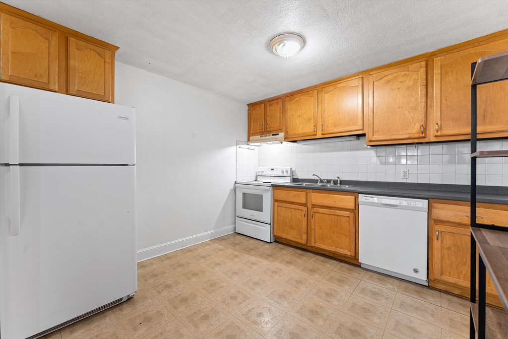 3 Walker Rd 1