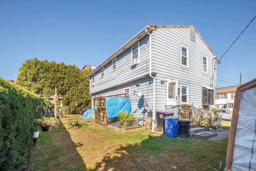 Holyoke, Massachusetts 01040, United States, 4 Bedrooms Bedrooms, ,2 BathroomsBathrooms,Residential,Active,224486