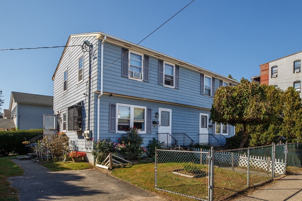 Holyoke, Massachusetts 01040, United States, 4 Bedrooms Bedrooms, ,2 BathroomsBathrooms,Residential,Active,224486