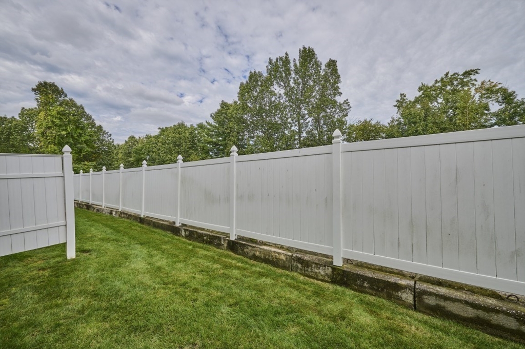 Lowell, Massachusetts 01851, United States, 2 Bedrooms Bedrooms, ,2 BathroomsBathrooms,Residential,Active,212505