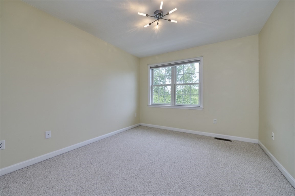 Lowell, Massachusetts 01851, United States, 2 Bedrooms Bedrooms, ,2 BathroomsBathrooms,Residential,Active,212505