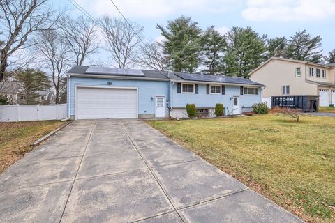 8 Leonard Dr Southborough MA 01772