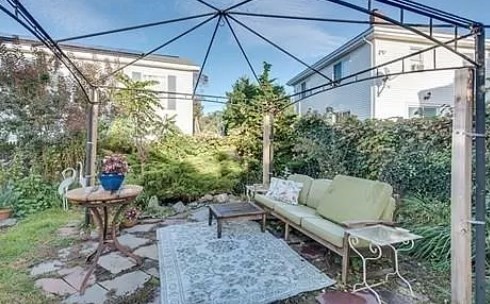 Quincy, Massachusetts 02169, United States, 3 Bedrooms Bedrooms, ,2 BathroomsBathrooms,Residential,Contingent,157197