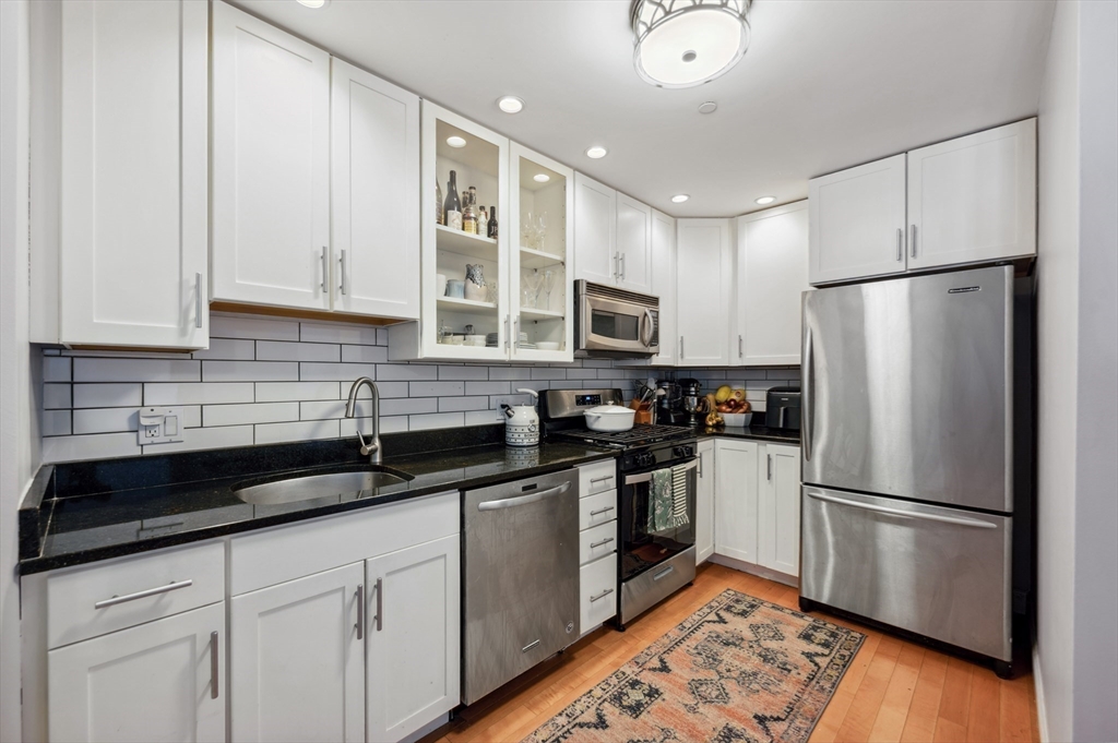 320 W 3rd St 305